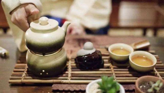 普洱茶第一泡要倒掉吗 ？为什么第一泡茶总要倒掉？第一泡茶到底能不能喝？-小南北茶评