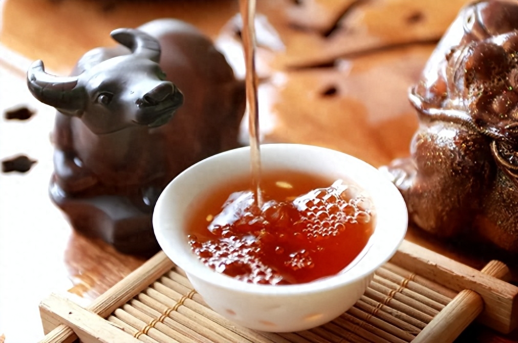 女人秋冬季喝什么茶好？行家：红茶、绿茶区别不是一点点，建议搞懂再喝-小南北茶评